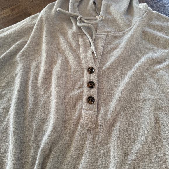 NWOT Quarter Buttoned Cropped Hoodie - Picture 10 of 11